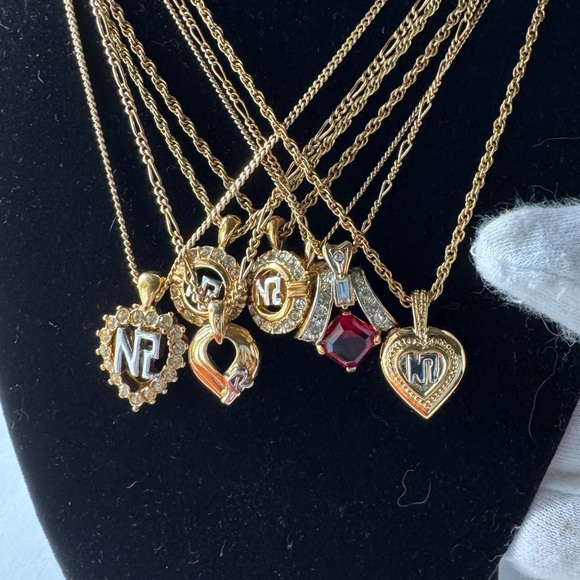 Nina Ricci Jewelry - Vintage Nina Ricci Gold Tone Rhinestone‎ Pendant Necklace designer Jewelry Y2K